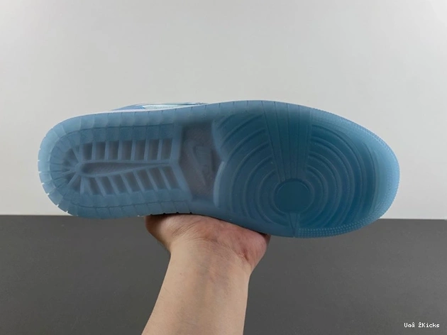 FN7366-400 Blue Jordan  Low 1 Aquarius 33 SE (GS) Resilient 0827